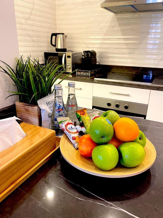 Awesome 1Br In Dubai Marina Appartamento Esterno foto
