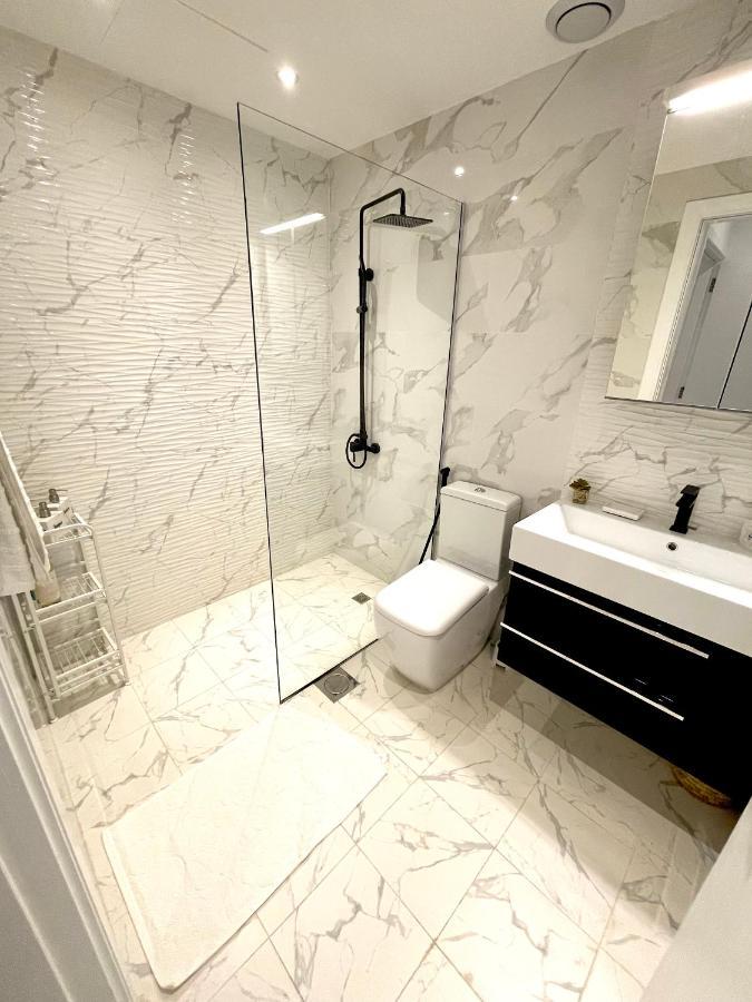 Awesome 1Br In Dubai Marina Appartamento Esterno foto